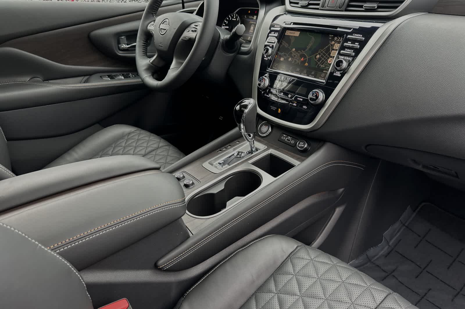 Vehicle image 17 of 28