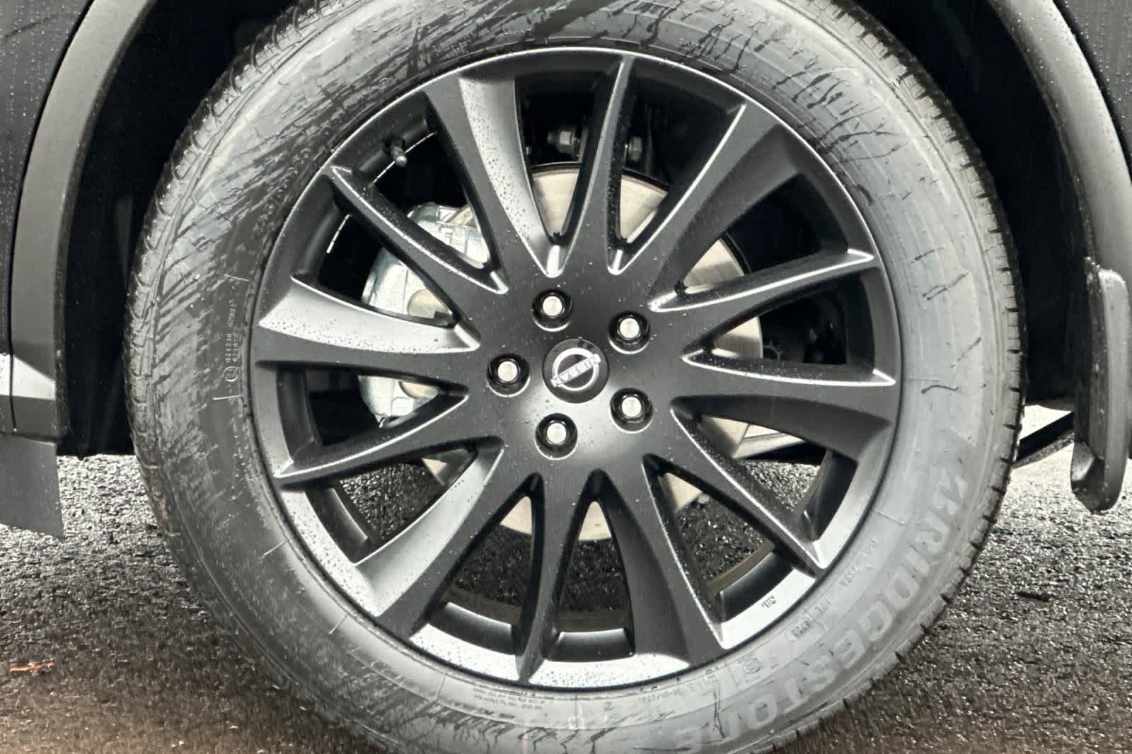 Vehicle image 26 of 28