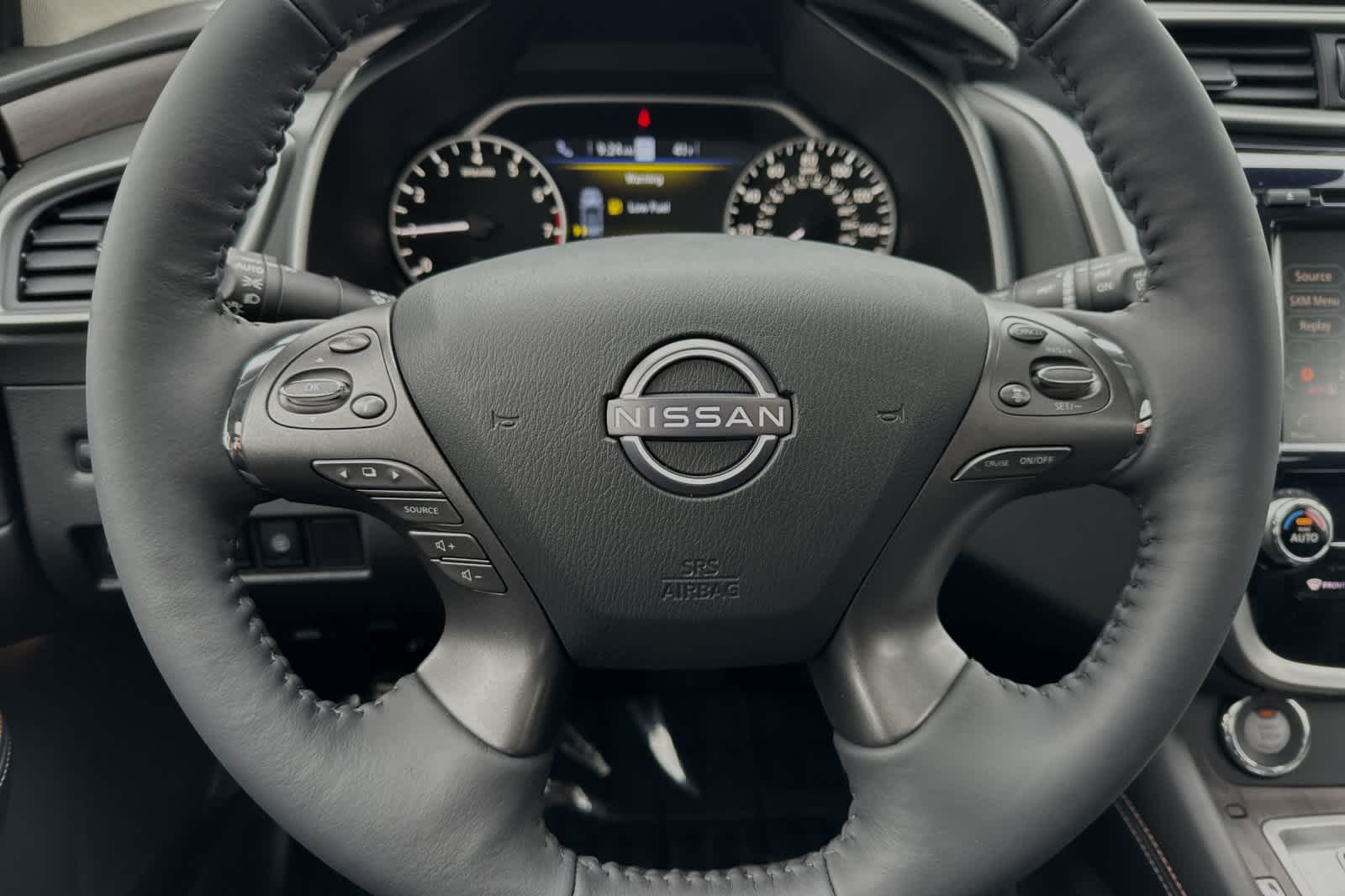 Vehicle image 25 of 28