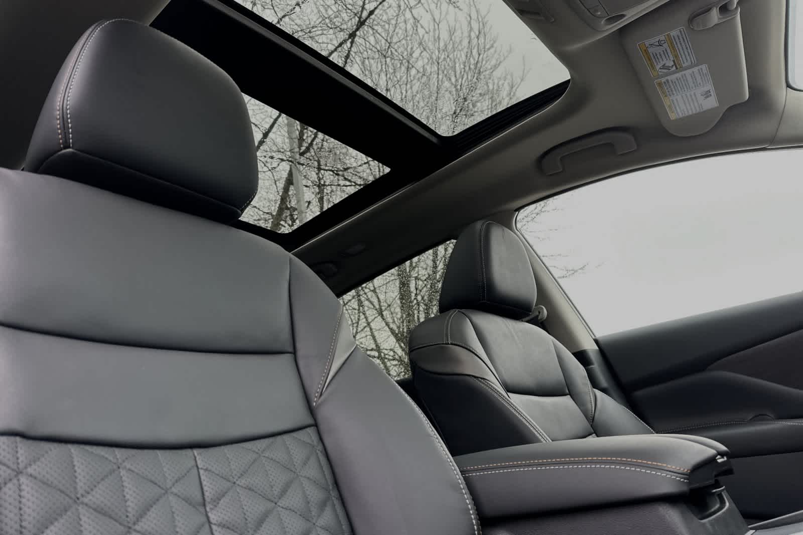 Vehicle image 18 of 28