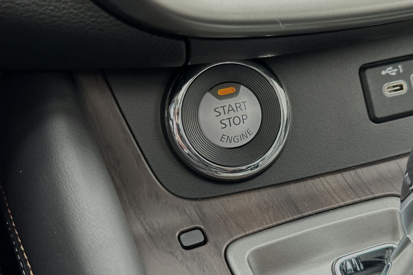 Vehicle image 24 of 28