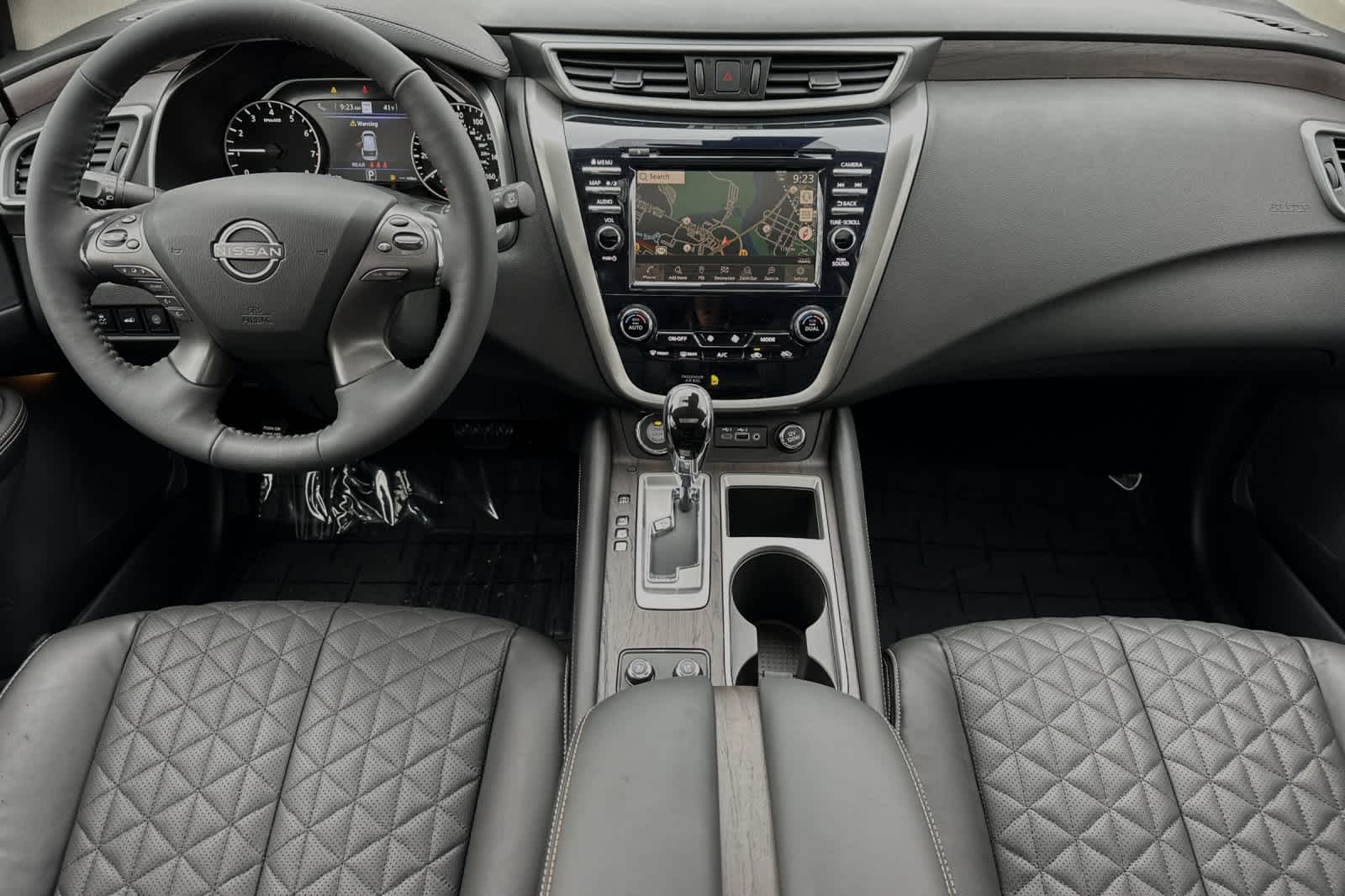 Vehicle image 10 of 28