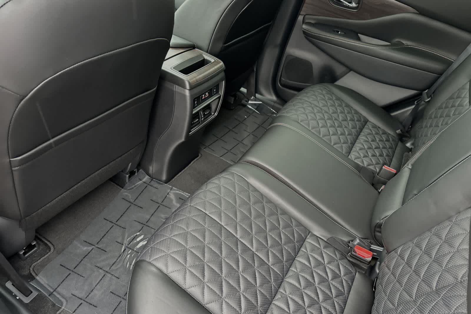 Vehicle image 11 of 28