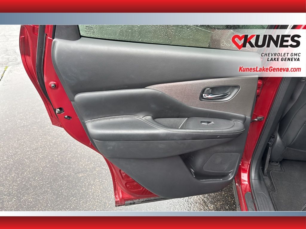 Vehicle image 14 of 43