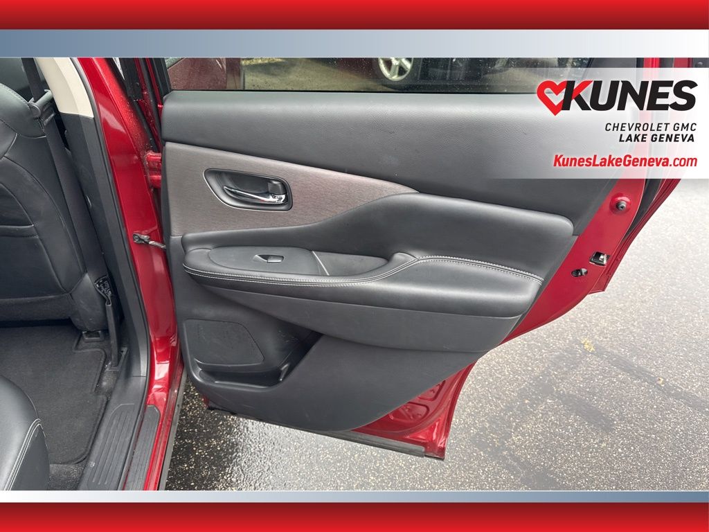 Vehicle image 16 of 43