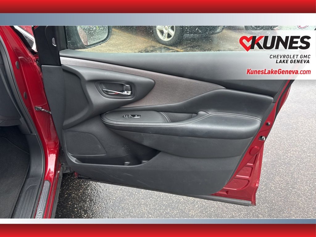 Vehicle image 19 of 43