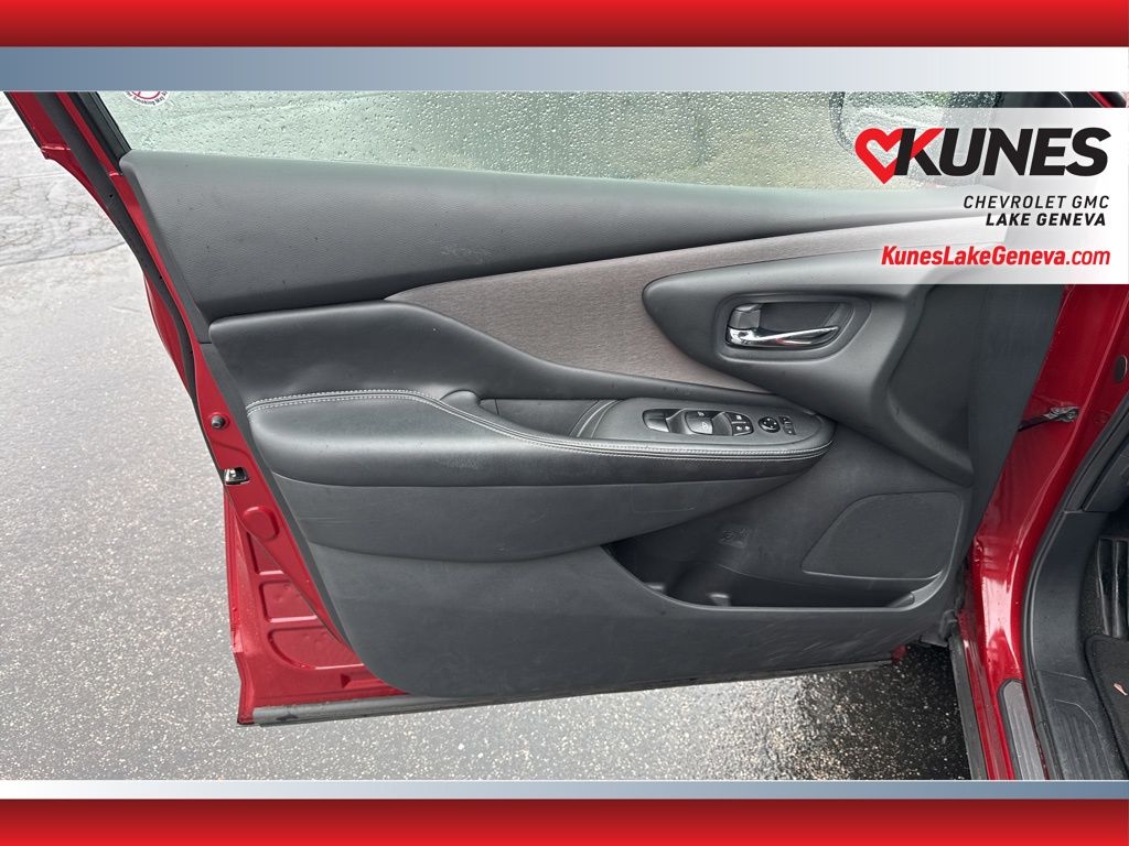 Vehicle image 12 of 43