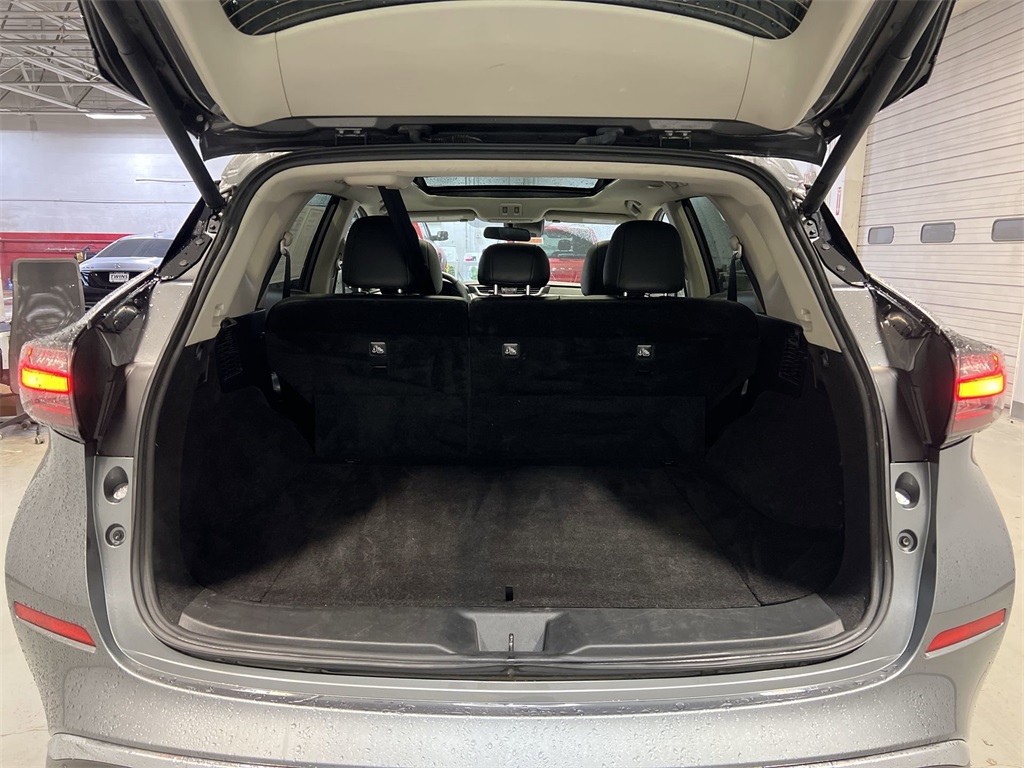 Vehicle image 24 of 32