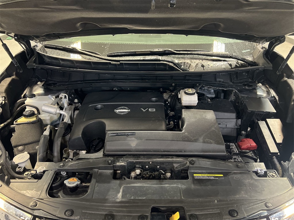 Vehicle image 27 of 32