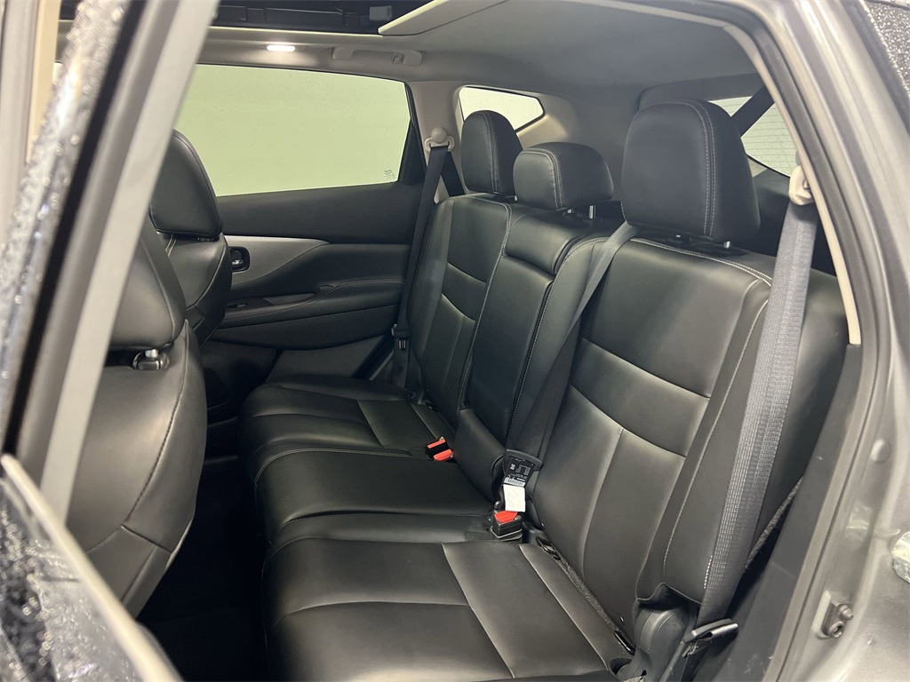 Vehicle image 23 of 32