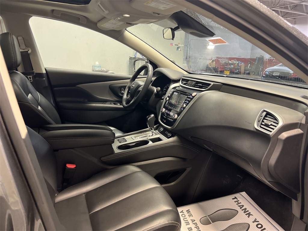 Vehicle image 26 of 32