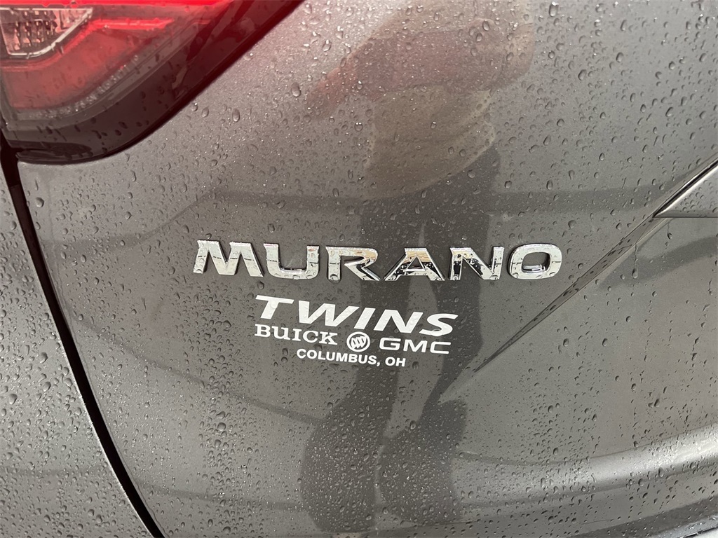 Vehicle image 29 of 32