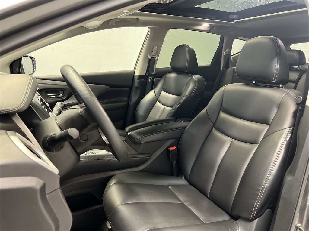 Vehicle image 19 of 32