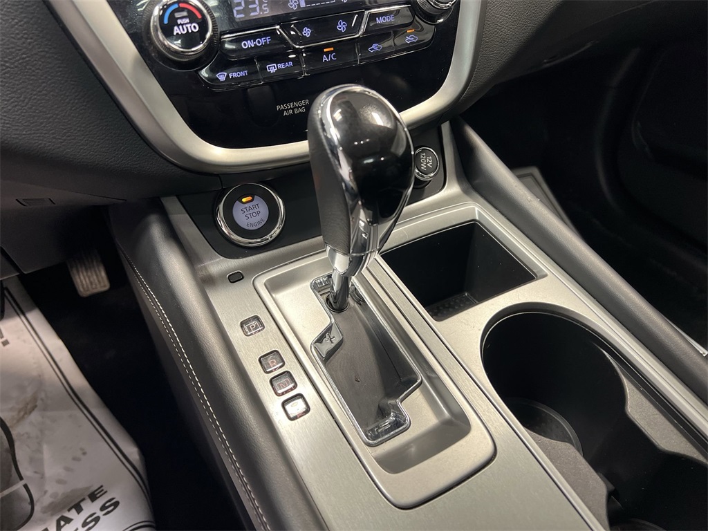 Vehicle image 16 of 32