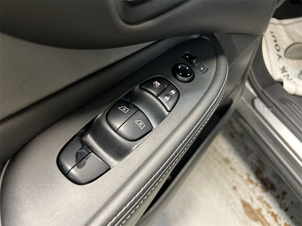 Vehicle image 22 of 32