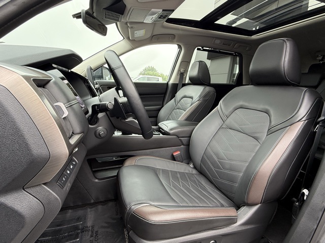 Vehicle image 16 of 47
