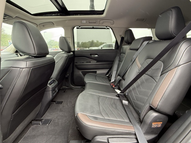 Vehicle image 17 of 47