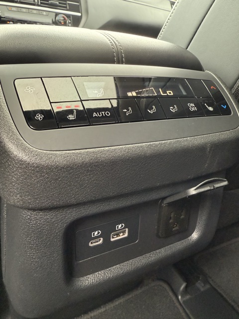 Vehicle image 44 of 47