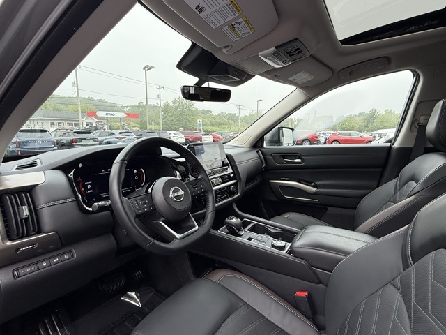 Vehicle image 23 of 47