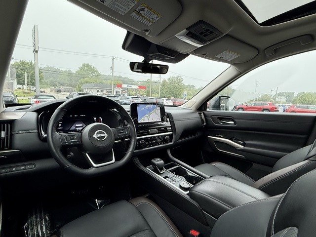 Vehicle image 21 of 47