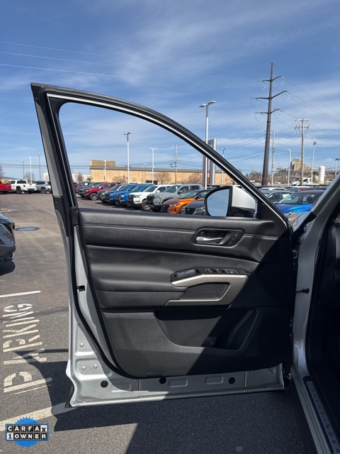 Vehicle image 11 of 53