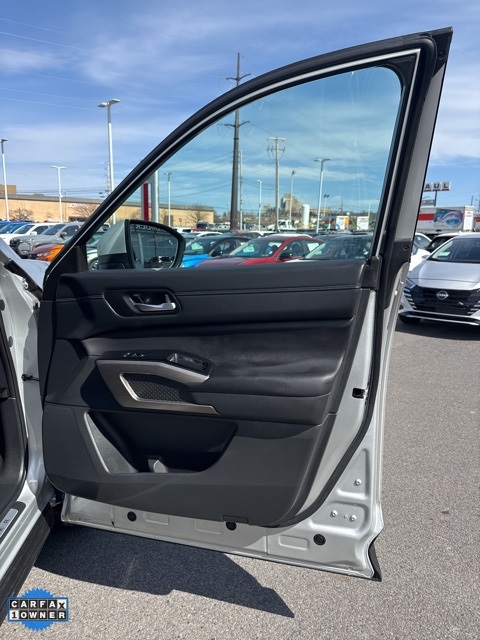 Vehicle image 19 of 53
