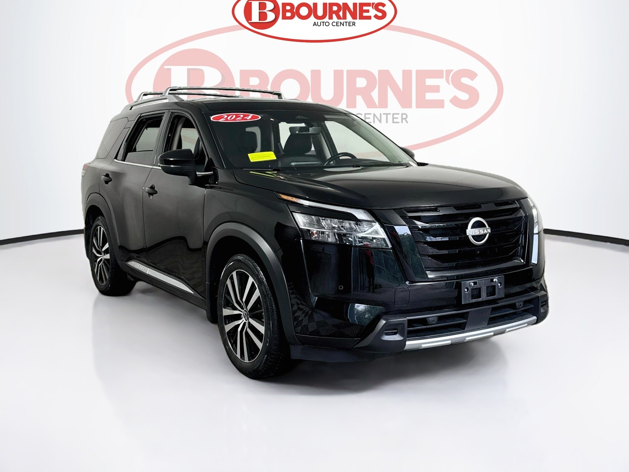2024 Nissan Pathfinder Platinum Image 3 of 31