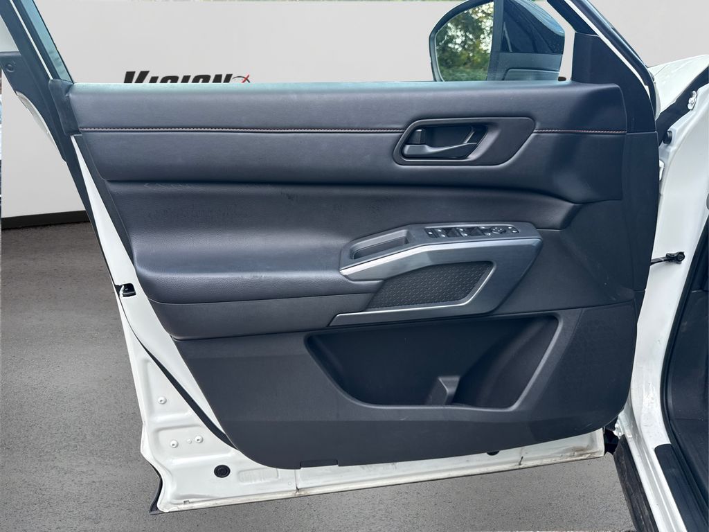 2024 Nissan Pathfinder Rock Creek Image 22 of 31