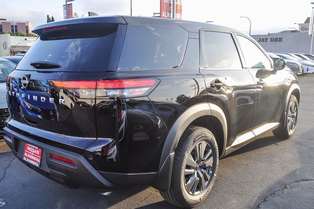 2024 Nissan Pathfinder S Image 4 of 27