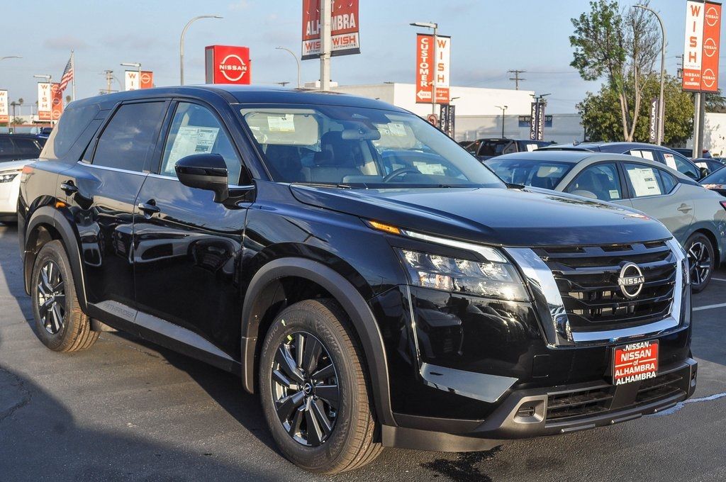 2024 Nissan Pathfinder S Image 3 of 27