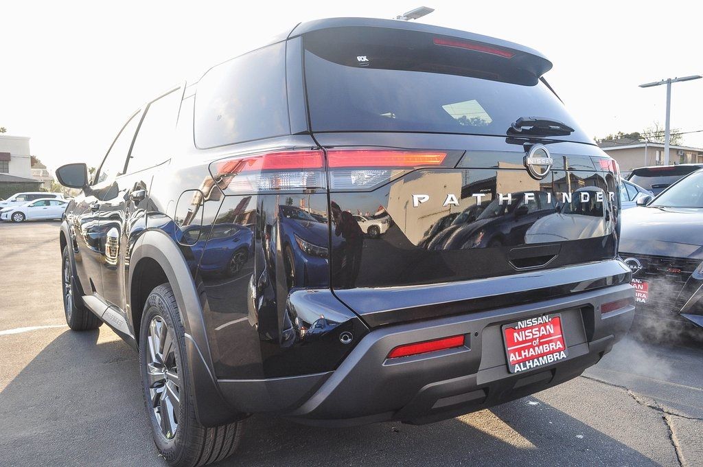 2024 Nissan Pathfinder S Image 5 of 27