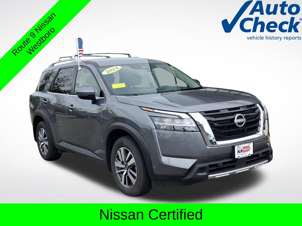 2024 Nissan Pathfinder SL Image 3 of 27