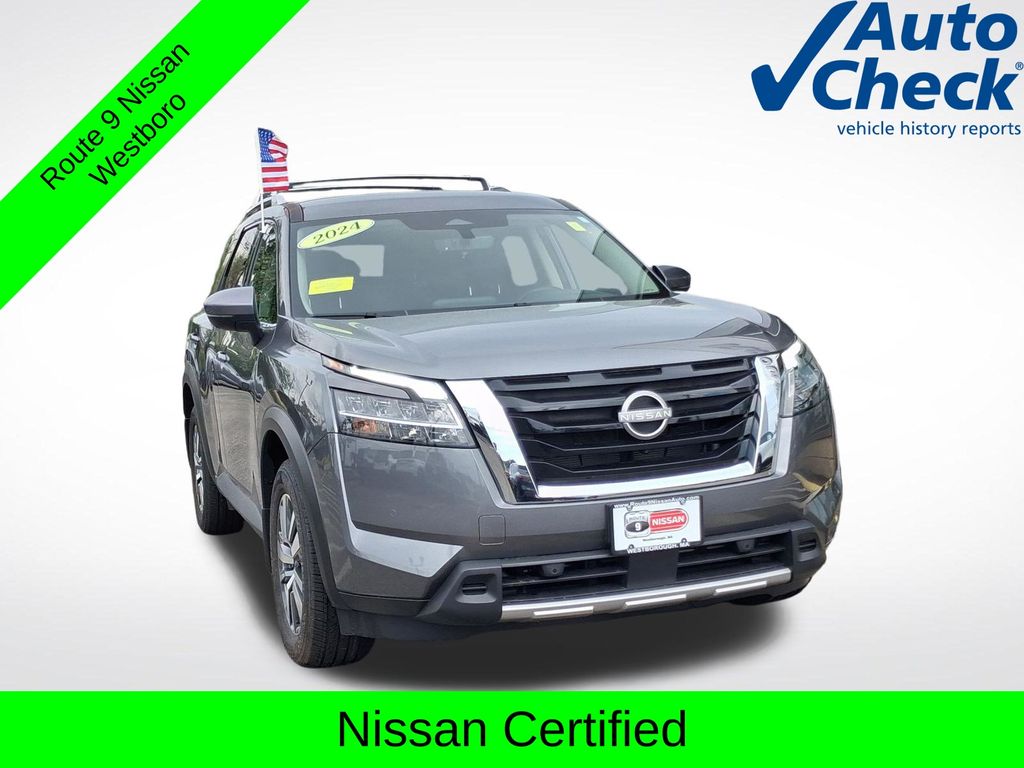 2024 Nissan Pathfinder SL Image 1 of 27