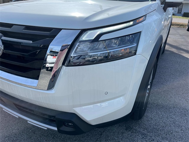 Vehicle image 31 of 33
