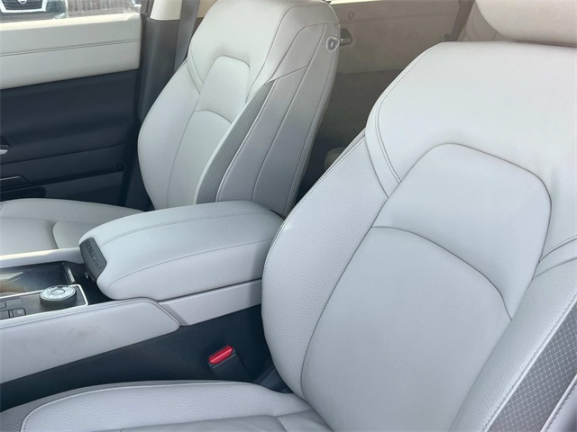 Vehicle image 13 of 33