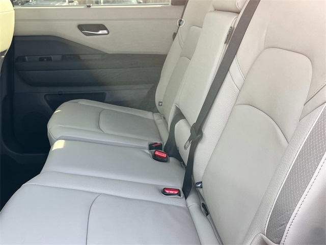 Vehicle image 12 of 33