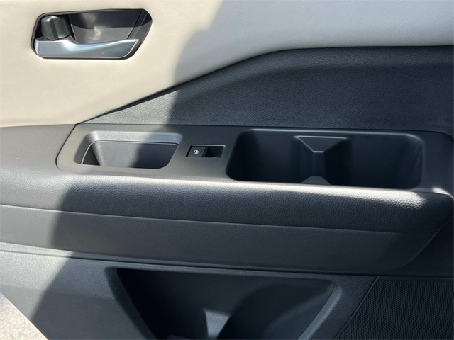 Vehicle image 21 of 33