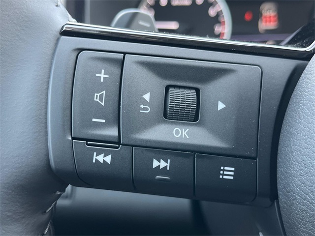 Vehicle image 30 of 33