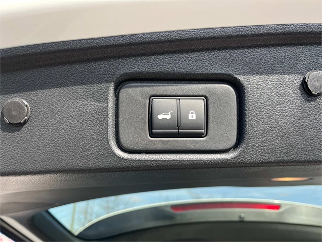 Vehicle image 22 of 33