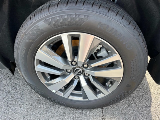 Vehicle image 9 of 33