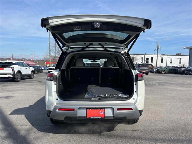 Vehicle image 10 of 33