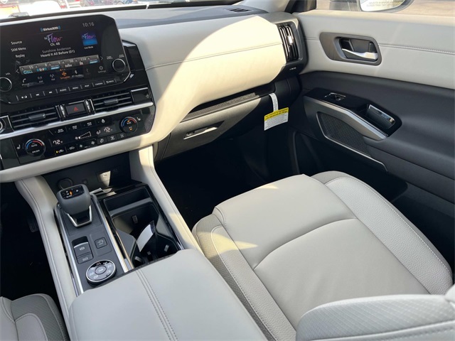 Vehicle image 28 of 33