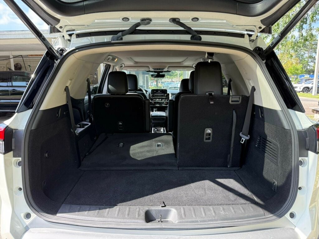 Vehicle image 5 of 11