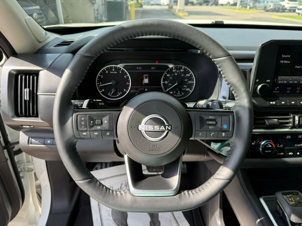 Vehicle image 8 of 11