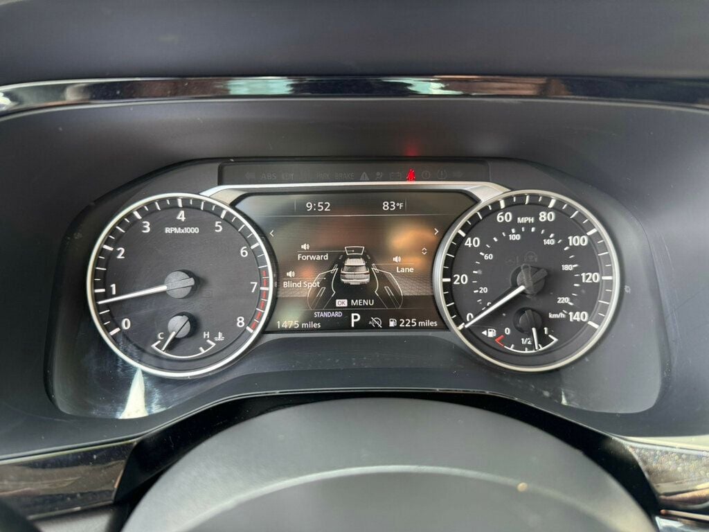 Vehicle image 9 of 11