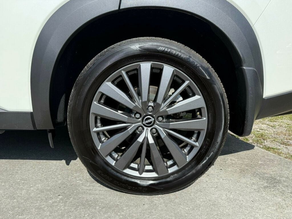 Vehicle image 4 of 11