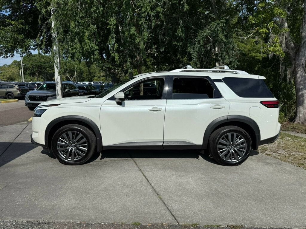 Vehicle image 3 of 11