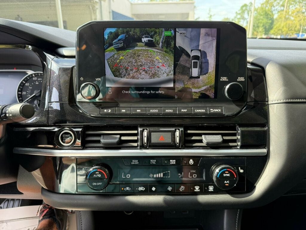 Vehicle image 10 of 11