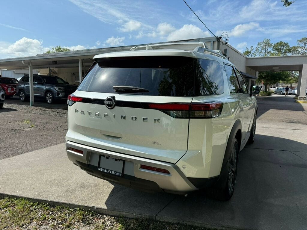 Vehicle image 2 of 11