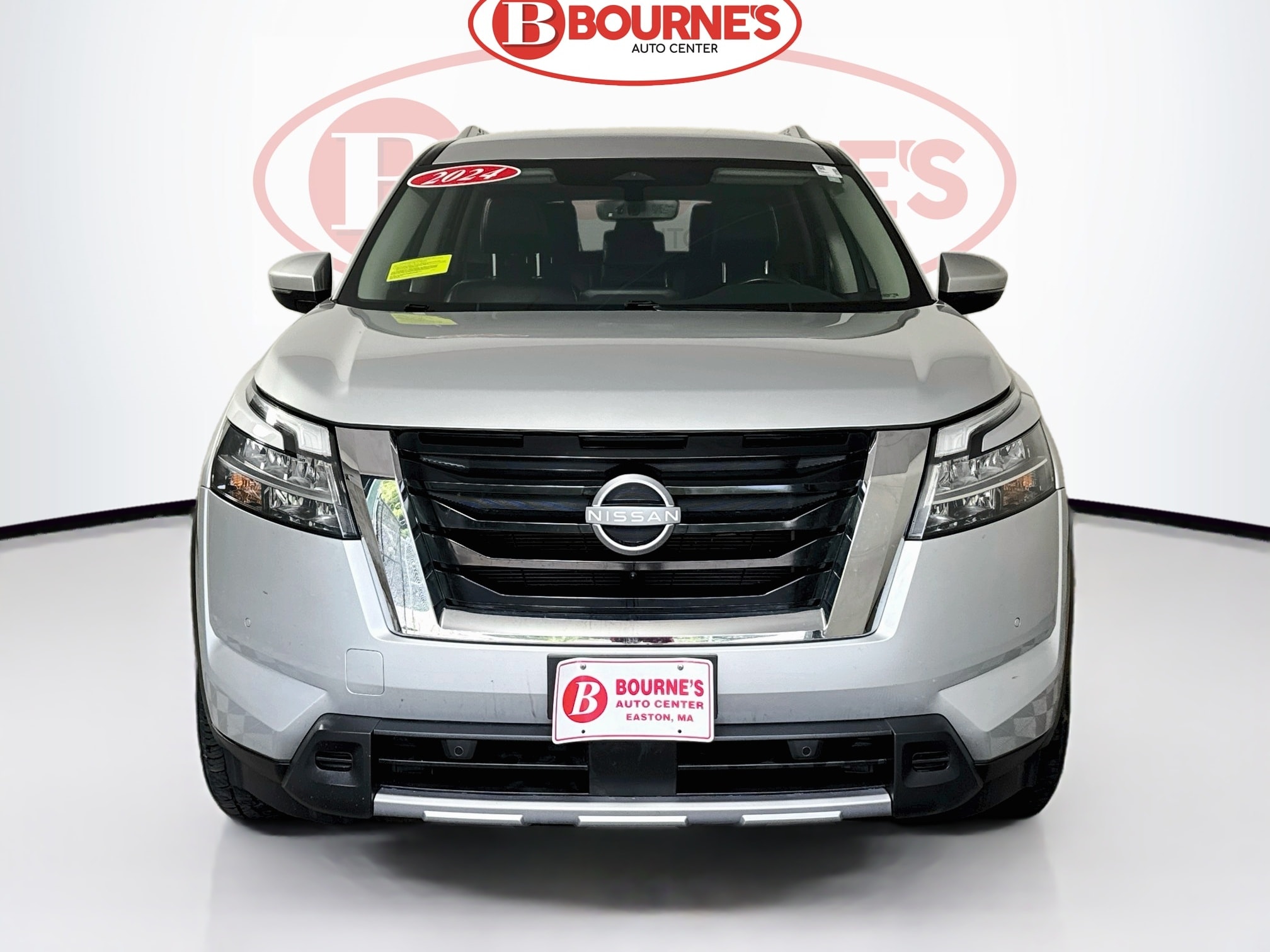 2024 Nissan Pathfinder SL Image 2 of 27